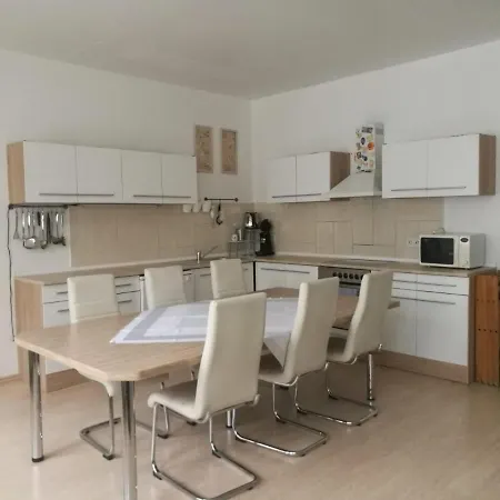 Zoe 120 M2 Apartment Solingen